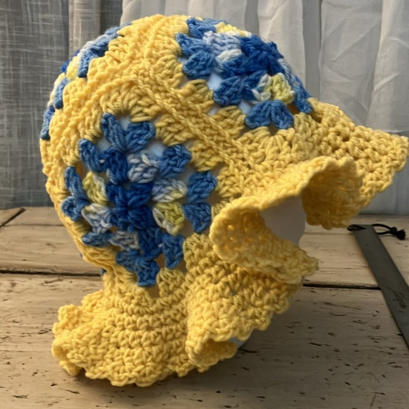 Handmade crocheted granny square bucket hat - Picture 3 of 5